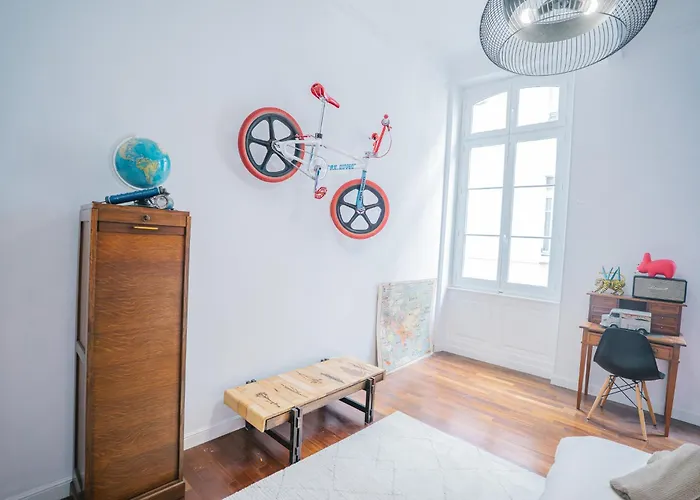 Luxueux-climatisation-3 Chambres-2sdb-garage -aj Daire *